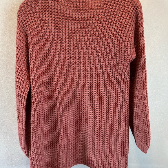 Pink open sweater. - Picture 2 of 3